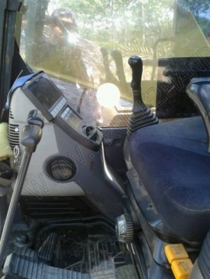 รถแบคโฮ ยี่ห้อ KOMATSU PC200 รุ่น 8