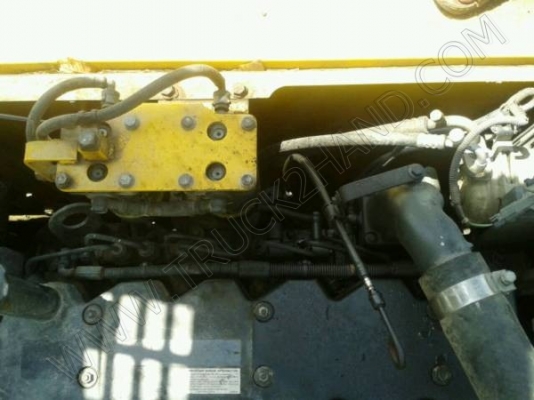 รถแบคโฮ ยี่ห้อ KOMATSU PC200 รุ่น 8