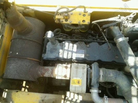 รถแบคโฮ ยี่ห้อ KOMATSU PC200 รุ่น 8