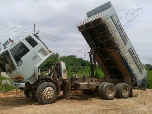 รถบรรทุก 10 ล้อดั๊ม ยี่ห้อ ISUZU ROCKY 195 แรงม้า