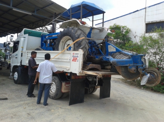 รถไถ่นาฟอดร์  6610  แท้เต็มตัว  พร้อมใช้งาน อุปกรณ์  จาน 7  ดันหน้า  เล่มทะเบียนพร้อม  นาทีทอง