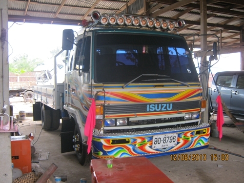 ขายรถบรรทุกหกล้อติดเครนอีซูซูร็อคกี้เครื่อง 6BD1-เทอร์โบ เครนทอนาโด ซูปเปอร์ Z-303 ท้องV 3 ปลอก 2 ชั