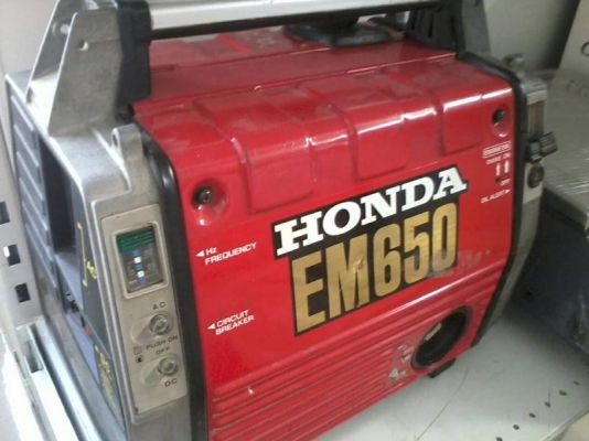 ขายเครื่องปั่นไฟกระเป๋าหิ้ว 4 จังหวะ HONDA ไฟ 220 V. สภาพสวยมากครับ จัดส่งได้ครับ