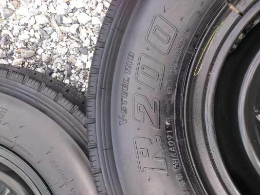 ขายยางถอดป้ายแดงพร้อมกะทะเหล็ก 6รู ยางบริสโตร์ 700R16  ยางสัปดาห์ที่9 ปี13 สวยๆ จำนวน 5 เส้น