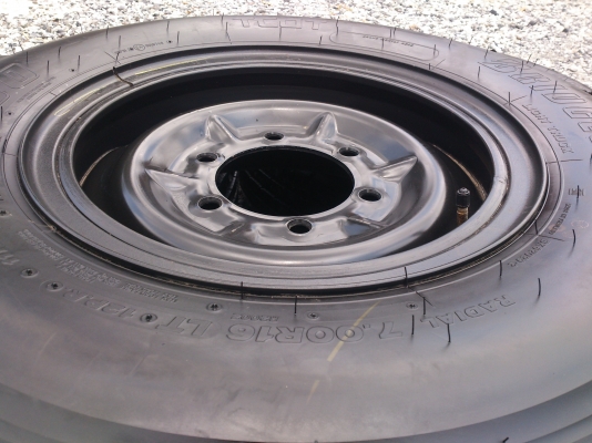 ขายยางถอดป้ายแดงพร้อมกะทะเหล็ก 6รู ยางบริสโตร์ 700R16  ยางสัปดาห์ที่9 ปี13 สวยๆ จำนวน 5 เส้น