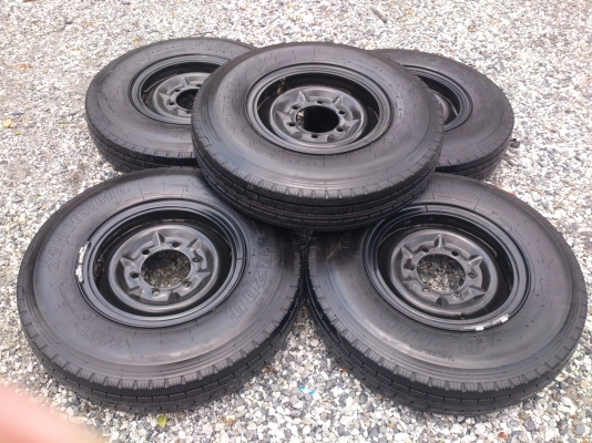 ขายยางถอดป้ายแดงพร้อมกะทะเหล็ก 6รู ยางบริสโตร์ 700R16  ยางสัปดาห์ที่9 ปี13 สวยๆ จำนวน 5 เส้น