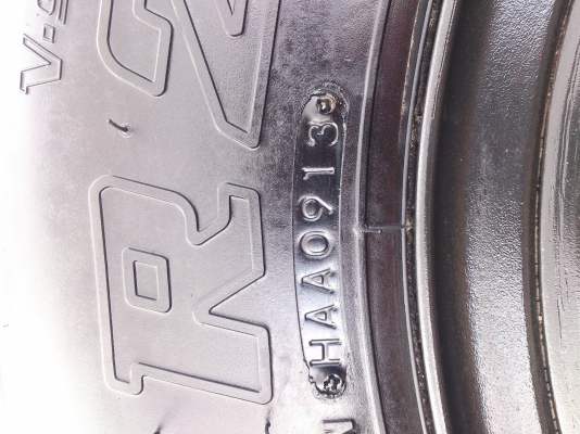 ขายยางถอดป้ายแดงพร้อมกะทะเหล็ก 6รู ยางบริสโตร์ 700R16  ยางสัปดาห์ที่9 ปี13 สวยๆ จำนวน 5 เส้น