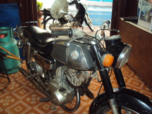 ขายรถซูซูกิk125m2มีทะเบียนชุดโอนถาษีเต็ม57สนใจติดต่อสรกฤช091-8892274