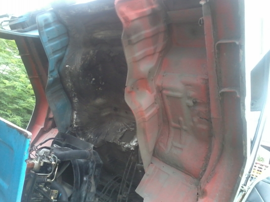 ขายรถบรรทุก6ล้อ ISUZU ROCKY 175 ตู้10บาน เครื่องดี คัสชีส์ดี แต่ซับบวมนิดหน่อย ตู้ต้องซ่อม