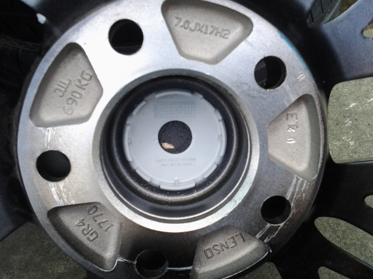 ขายแม็กLENSO พร้อมยางขอบ17 นิ้ว 5 รู 114.3 ยาง 225/45/17 ดอกเต็มครับ