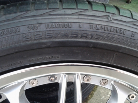 ขายแม็กLENSO พร้อมยางขอบ17 นิ้ว 5 รู 114.3 ยาง 225/45/17 ดอกเต็มครับ