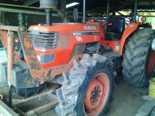 ขายรถไถคูโบต้า M9000 2เพลา มีดันหน้า และผา่น7 มีทะเบียน ทำงาน2662 ชั่วโมง