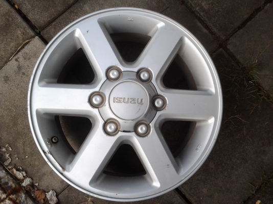 ขายแม็กเดิม D-MAX  ขอบ 16 นิ้ว 4 วง ไม่มียาง ฝามีครบนะครับ