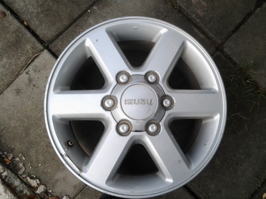 ขายแม็กเดิม D-MAX  ขอบ 16 นิ้ว 4 วง ไม่มียาง ฝามีครบนะครับ