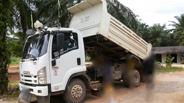 รถอีซูซุ 6 ล้อดั้ม FRR 210 แรงม้า ปี 53 ( รถวิ่ง 1xx,xxx กม. ) สนใจติดต่อ 081 - 6079515 รถอีซูซุ 6 ล้อดั้ม FRR 210 แรงม้า ปี 53 ( รถวิ่ง 1xx,xxx กม. ) สนใจติดต่อ 081 - 6079515