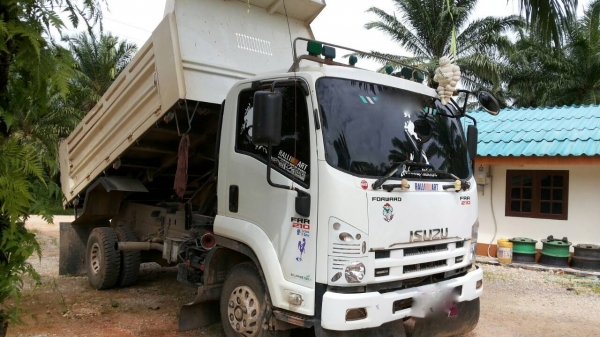 รถอีซูซุ 6 ล้อดั้ม FRR  210 แรงม้า ปี 53  ( รถวิ่ง 1xx,xxx กม. )   สนใจติดต่อ 081 - 6079515