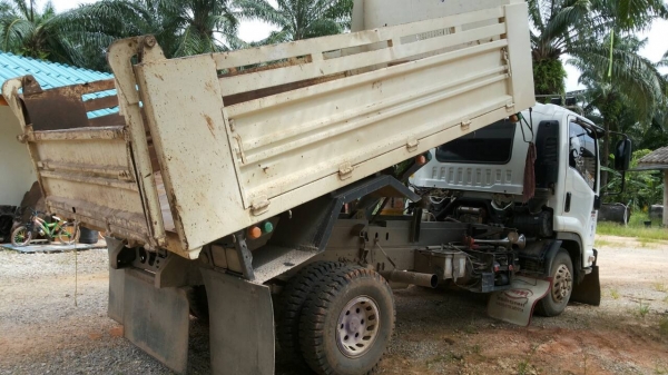 รถอีซูซุ 6 ล้อดั้ม FRR 210 แรงม้า ปี 53 ( รถวิ่ง 1xx,xxx กม. ) สนใจติดต่อ 081 - 6079515 รถอีซูซุ 6 ล้อดั้ม FRR 210 แรงม้า ปี 53 ( รถวิ่ง 1xx,xxx กม. ) สนใจติดต่อ 081 - 6079515