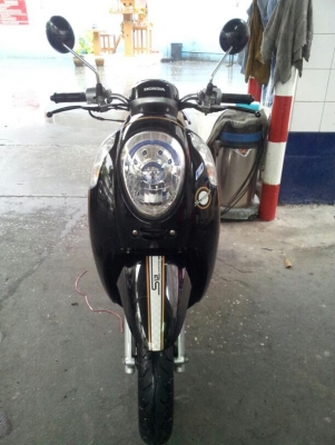 ขาย SCOOPYi (S12) ตัวTOP คอมบายเบรค ล้อMAX รถ 11 เดือน ปี55