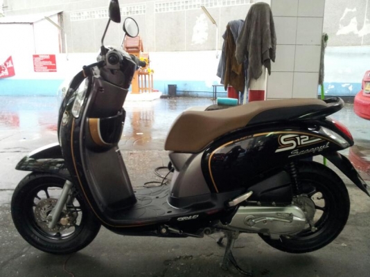 ขาย SCOOPYi (S12) ตัวTOP คอมบายเบรค ล้อMAX รถ 11 เดือน ปี55