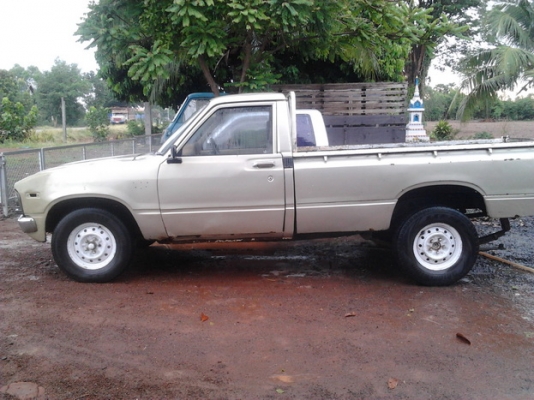 ***ขายแล้วครับขอบคุณ Truck2hand ขายตามสภาพ "ม้ากระโดด 5 ขอ" TOYOTA LN40 วางเครื่องดีเซล 2000 (ลงเล่ม) เครื่องดี ติดง่าย แรงดี แต่แบตเสื่อมครับ ช่วงล่างคัสซีเก็บงานมาดามเสริมบนล่าง สภาพดี กระบะข้างไม่ผุพื้นมีผุนิดหน่อย ยางพอใช้ เปลี่ยนผ้าเบรคให้ใ