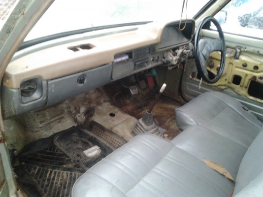 ***ขายแล้วครับขอบคุณ Truck2hand ขายตามสภาพ "ม้ากระโดด 5 ขอ" TOYOTA LN40 วางเครื่องดีเซล 2000 (ลงเล่ม) เครื่องดี ติดง่าย แรงดี แต่แบตเสื่อมครับ ช่วงล่างคัสซีเก็บงานมาดามเสริมบนล่าง สภาพดี กระบะข้างไม่ผุพื้นมีผุนิดหน่อย ยางพอใช้ เปลี่ยนผ้าเบรคให้ใ