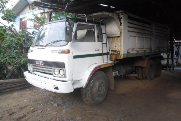 ***ขายแล้วครับขอบคุณ Truck2hand **ปรับราคา ขาย10ล้อเพลาเดียวดั๊ม เครื่องใหญ่ๆช่วงล่างบึ้้มๆ ISUZU JCM วางเครื่อง6BGส้ม 175เทอโบอินเตอร์ แรง อึด ประหยัด ช่วงล่างใหญ่เพลาเดียวของ200หมวกเจ็ก คานหน้า 240 คัสซีดี มีบวมซับในช่วงหลังบ้าง(ตามรูป)เสริมเหล็กบนหนาแข