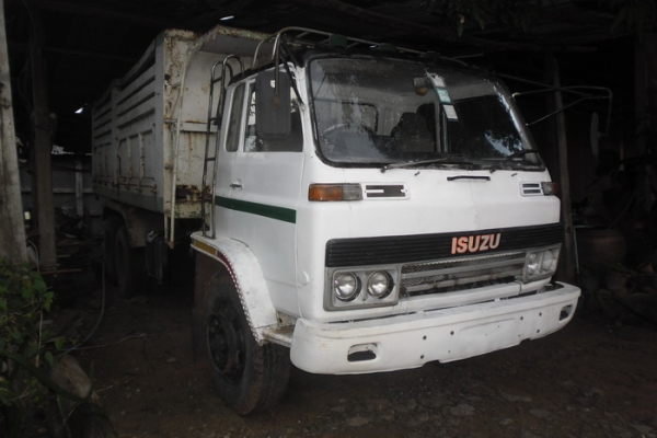 ***ขายแล้วครับขอบคุณ Truck2hand **ปรับราคา ขาย10ล้อเพลาเดียวดั๊ม เครื่องใหญ่ๆช่วงล่างบึ้้มๆ ISUZU JCM วางเครื่อง6BGส้ม 175เทอโบอินเตอร์ แรง อึด ประหยัด ช่วงล่างใหญ่เพลาเดียวของ200หมวกเจ็ก คานหน้า 240 คัสซีดี มีบวมซับในช่วงหลังบ้าง(ตามรูป)เสริมเหล็กบนหนาแข