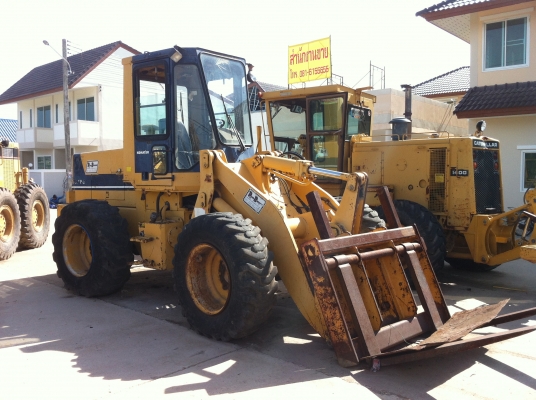 ขายถูกรถตักล้อยาง ติดงายกฟอร์คลิฟต์ เปลี่ยนเป็นบุ้งกี๋ได้ WA180-1 ยี่ห้อ KOMATSU สภาพสวย รถเก่านอก ไม่เคยใช้งานในไทย