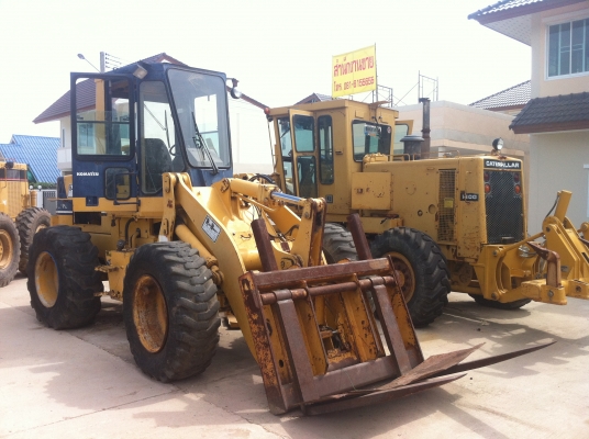 ขายถูกรถตักล้อยาง ติดงายกฟอร์คลิฟต์ เปลี่ยนเป็นบุ้งกี๋ได้ WA180-1 ยี่ห้อ KOMATSU สภาพสวย รถเก่านอก ไม่เคยใช้งานในไทย