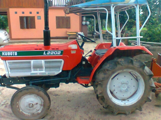 ขายรถไถ2202ข้างขาวพร้อมใช้งานสวยๆซักคันพร้อมอุปกรณ์ดีๆ