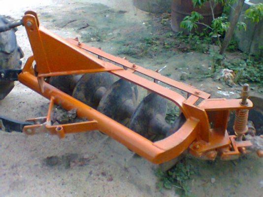 ขายรถไถ2202ข้างขาวพร้อมใช้งานสวยๆซักคันพร้อมอุปกรณ์ดีๆ