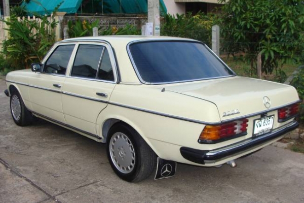 ลดราคาขาย BENZ 240D สีทำมาใหม่เอี่ยม เครื่องเดิมดีเซล รถไม่มีผุ ลดราคาขาย BENZ 240D สีทำมาใหม่เอี่ยม เครื่องเดิมดีเซล รถไม่มีผุ