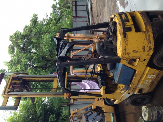 ขายรถโฟล์คลิฟ TCM เครื่องเบนซิล ยกสูง 3 เมตร ขนาด 1.5 ตัน