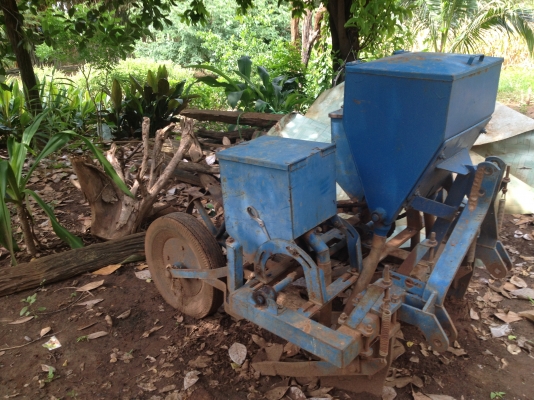 ขายเครื่องหยอดข้าวโพด แบบกระทู้ สภาพดีมาก ไม่มีผุ