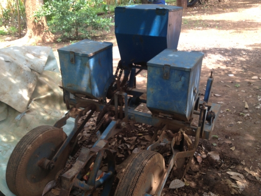 ขายเครื่องหยอดข้าวโพด แบบกระทู้ สภาพดีมาก ไม่มีผุ