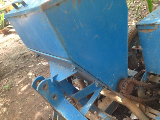 ขายเครื่องหยอดข้าวโพด แบบกระทู้ สภาพดีมาก ไม่มีผุ