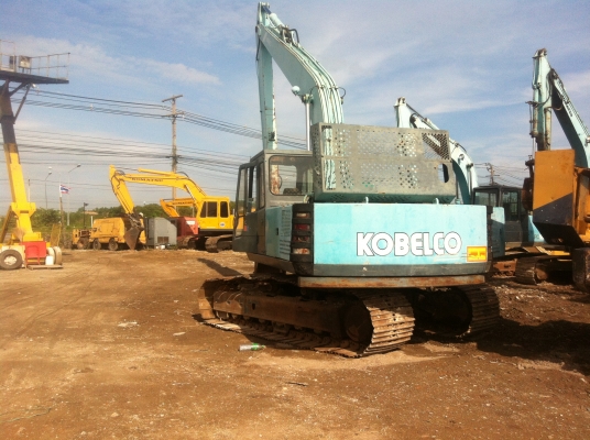 ขายรถแมคโครSK200 // บูมยาว สภาพพร้อมใช้ สนใจติดต่อ บอย085-156-2314