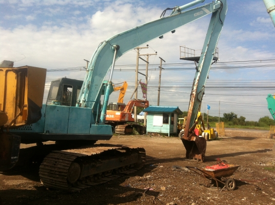 ขายรถแมคโครSK200 // บูมยาว สภาพพร้อมใช้ สนใจติดต่อ บอย085-156-2314