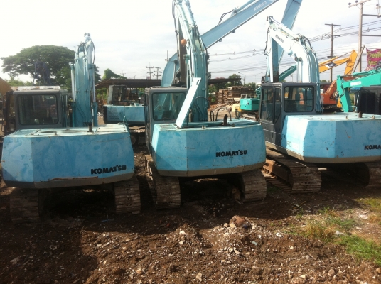 ขายรถแมคโครPC100-5 จำนวน 3คัน สภาพพร้อมใช้ สนใจติดต่อ บอย 085-156-2314