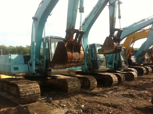 ขายรถแมคโครPC100-5 จำนวน 3คัน สภาพพร้อมใช้ สนใจติดต่อ บอย 085-156-2314