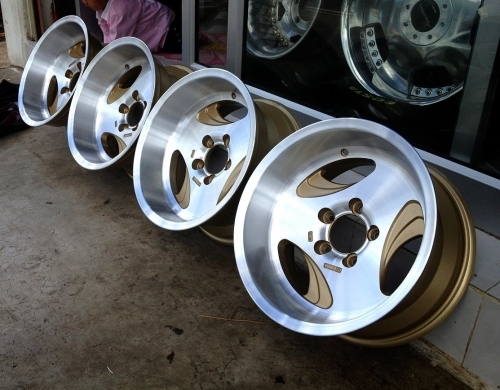 ล้อ ENKEI ขอบ 15x7.5 ET-15 5/114.3 ออฟลึก 3 นิ้ว สวยงามมาก ล้อ ENKEI ขอบ 15x7.5 ET-15 5/114.3 ออฟลึก 3 นิ้ว สวยงามมาก