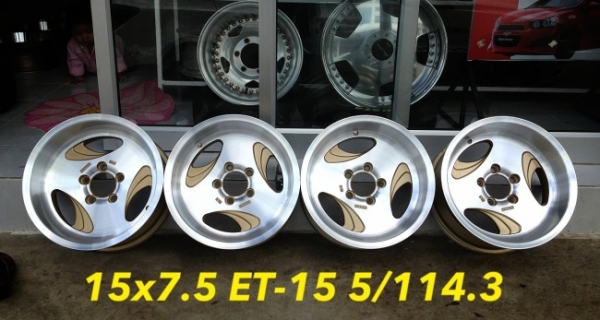 ล้อ ENKEI ขอบ 15x7.5 ET-15 5/114.3 ออฟลึก 3 นิ้ว สวยงามมาก