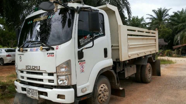 ขาย  6  ล้อ  อิซูซุหัวตึก  210  แรง  ปี  54  รถวิ่ง  1  แสนกว่า กม.