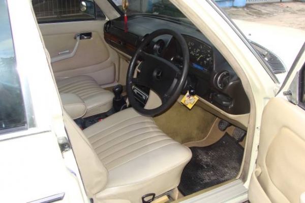 ลดราคาขาย BENZ 240D สีทำมาใหม่เอี่ยม เครื่องเดิมดีเซล รถไม่มีผุ ลดราคาขาย BENZ 240D สีทำมาใหม่เอี่ยม เครื่องเดิมดีเซล รถไม่มีผุ