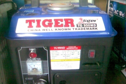 เครื่องปั่นไฟสภาพใหม่ครับไฟแรงดีครับเครื่องเบนซิลครับราคานี้สุดคุ้มครับ
