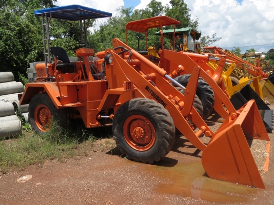 รถตักล้อยางMITSUBISHI WS-HL8  รถนอก สีใหม่ เอวอ่อน