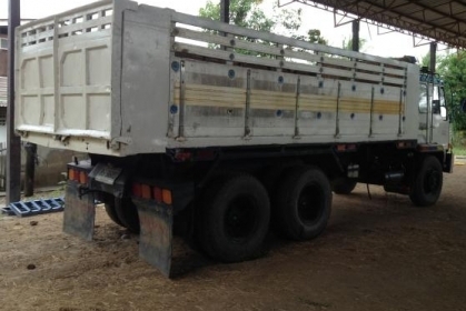 ขายสิบล้อสองเพลาดั้มพ์หลง TD เครื่อง 6D16 สิบเกียร์ สวย โทร 088-4501277