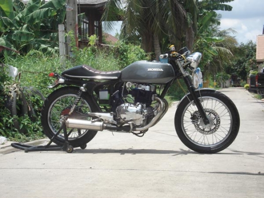 ขาย CB250 ตัวคลาสสิคแต่งคาเฟ่สวยๆเก๋าๆโหดจัดเครื่องดีพร้อมใช้คับ