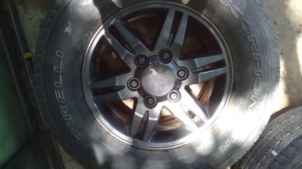 ขายแม๊กติดรถ D-MAX X-SERIES ปี 2011 สีรมดำ พร้อมยาง pirelli 245-70-16 ตัวหนังสือขาว