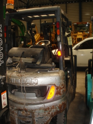 ขายรถฟอร์คลีฟท์ติดแก๊ส NISSAN NL01A15 เสา3 เมตรออโต้ งาสไล้ด์ได้ปี2004 รถนอกนำเข้า ติดต่อมานะ 085-9049669